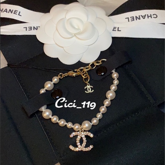 🤍CHANEL CC Pearl & Crystal 20B Bracelet🤍 - Picture 3 of 7